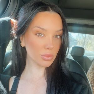 Meet your Posher, Caitlyn